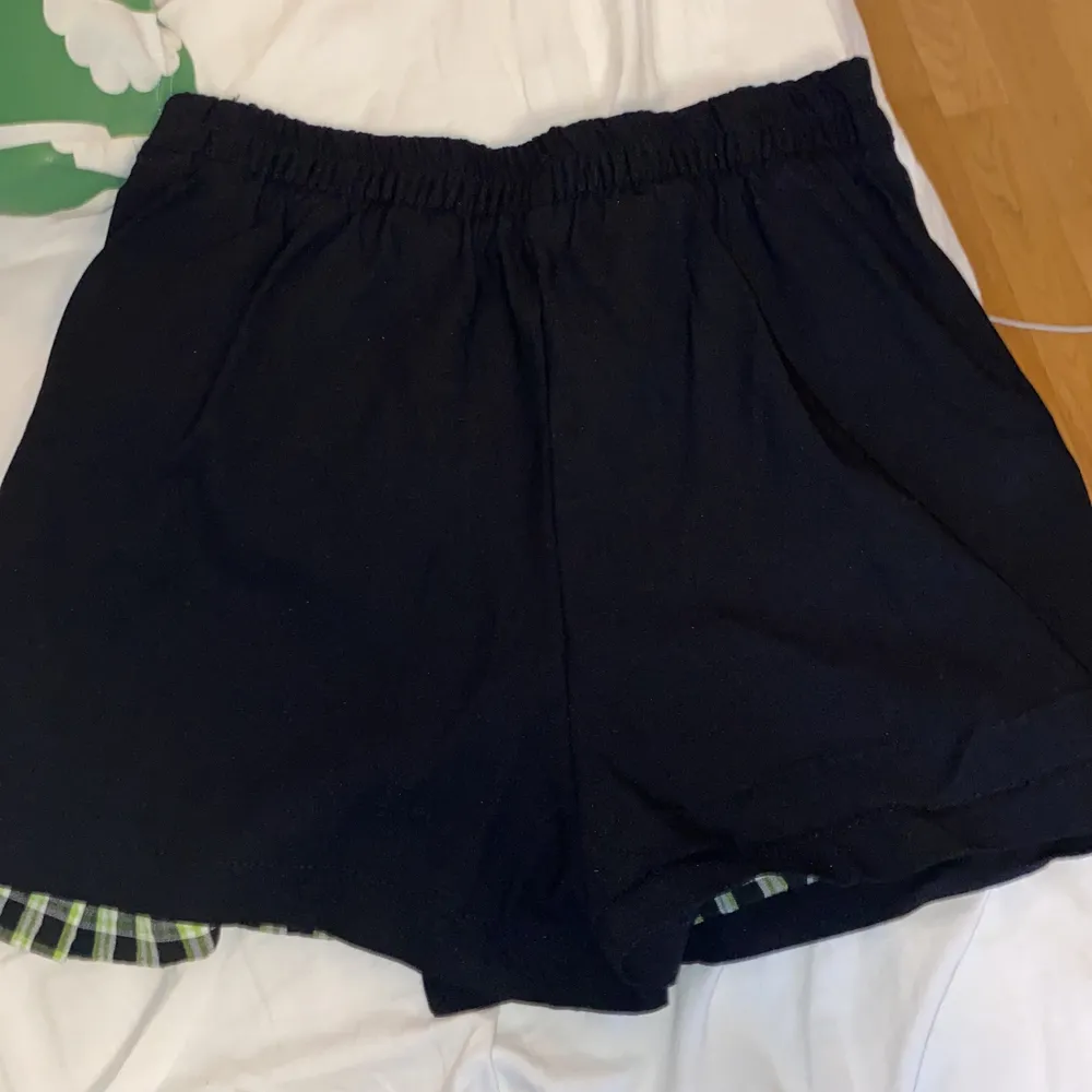 snygga skorts (kjol+shorts) från bershka(Är du intresserad? Ett snabbt köp uppskattas då jag efter ett tag donerar kläderna till secondhandbutiker). Kjolar.