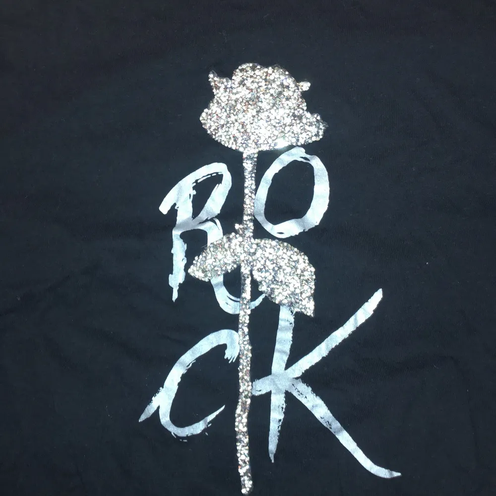 En cool T-shirt med tryck från Zara i storlek L. T-paidat.