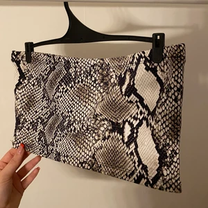 Mönstrad topp  - Super snygg mönstrad topp från Carlings.                                        Använd fåtal gånger men som ny!                               Frakt tillkommer! 