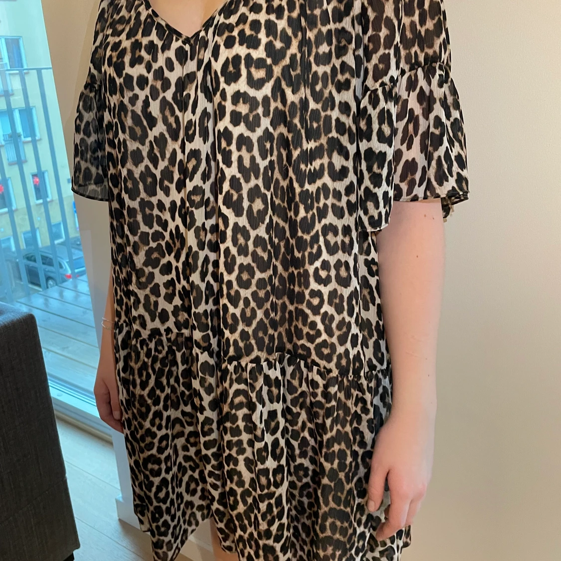 Snygg oversize leopardklänning