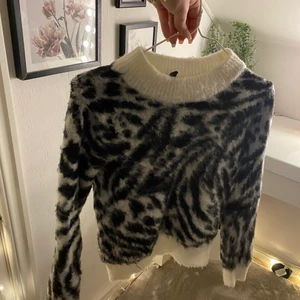 Stickad tröja  - Helt ny