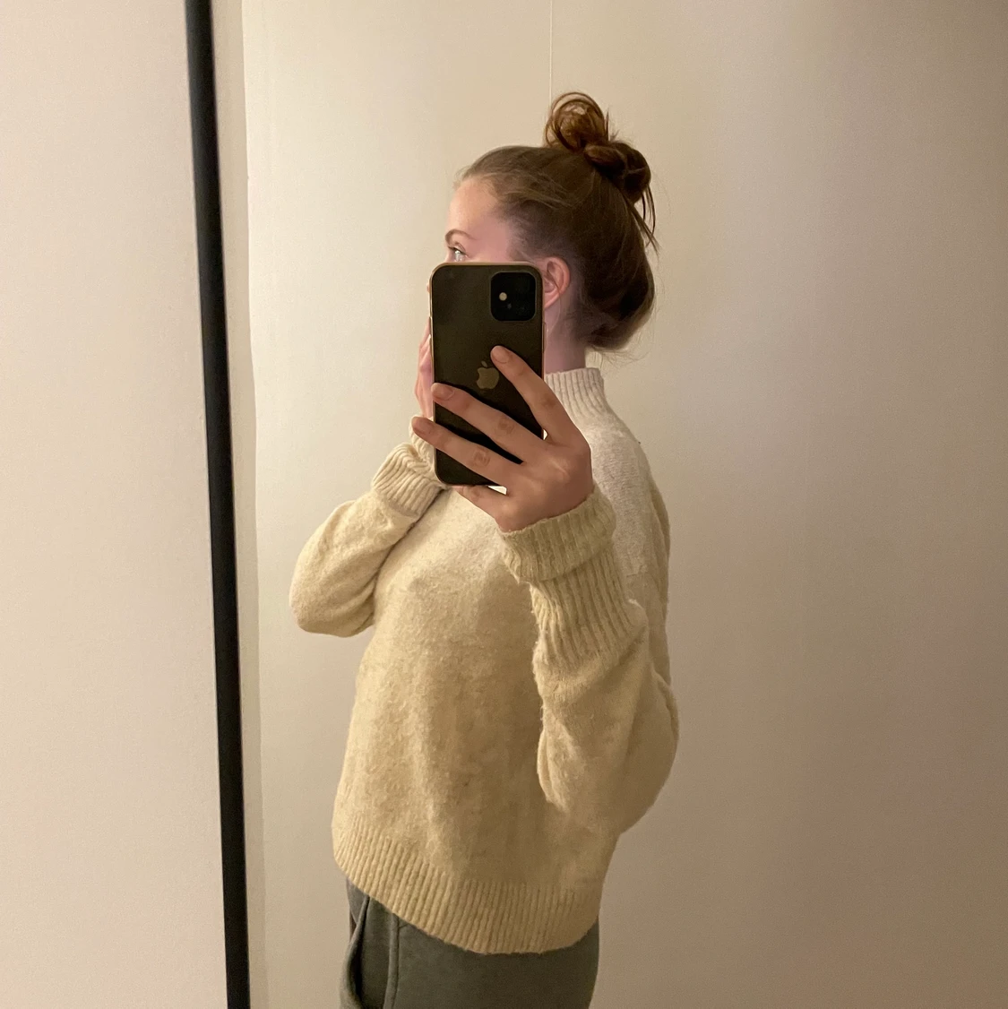 Beige stickad tröja - 90