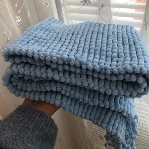 Babyblå halsduk - Superfin babyblå halsduk som är handgjord. Den är verkligen supermjuk🤩 nyskick såklart. Färgen syns bäst på första bilden. Pris: 150kr plus frakt. Skriv vid frågor 💙