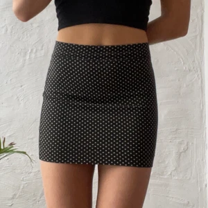 victoria’s secret kjol  - säljer min fina victoria secret kjol då den inte kommer till användning💞 skulle passa xs/s✨