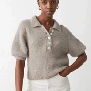 Otherstories  - En tröja från other stories. Den är använd en gång så inga defekter, i princip som ny💕 pris kan diskuteras 