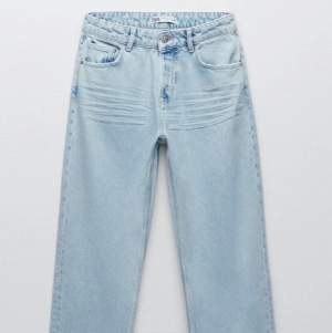 Säljer ett par Zara jeans pga att dom var för små. Aldrig använda med lappen kvar💖  