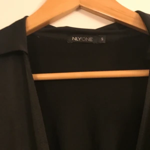 Svart klänning från Nelly - Nyår/kvälls klänning från Nelly storlek S. Använd 1 gång. S