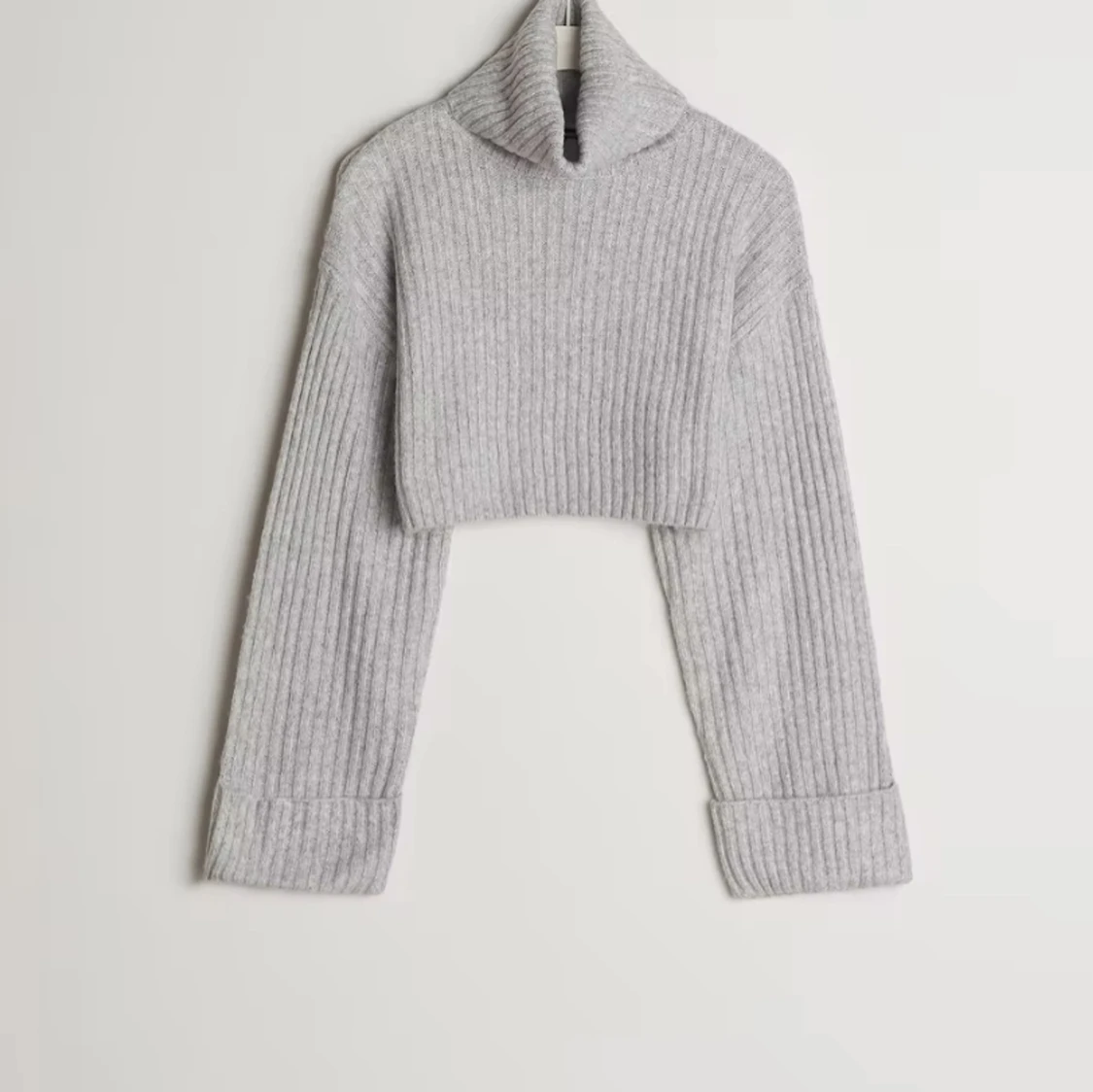 Oanvänd stickad tröja