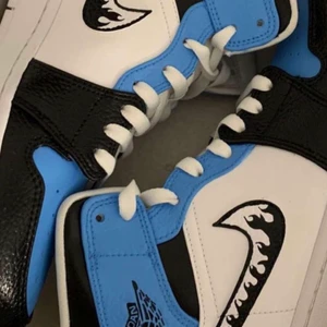 Custom skor - Jag gör custom skor och kläder, skriv till @laqishadenize på Instagram om intresserad!💕