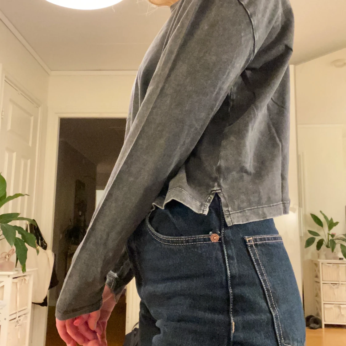 Grå tröja med slits i sidan - 90