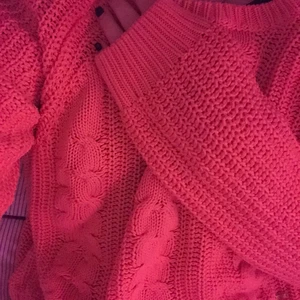 Orange stickad tröja⭐️ - ❌INTRESSEKOLL❌ Funderar på att sälja denna suuuuper fina tröja från Hampton Republic💓💓 Inte andvänt på väldigt länge o inga märken vad jag ser💓💓💓💓Jätteskön! Säljer pga kommer inte till användning💓💓E många intresserade kommer bud gälla! Kontakta vid intresse💓💓💓💓 ⚠️PRIS KAN DISKUTERAS⚠️