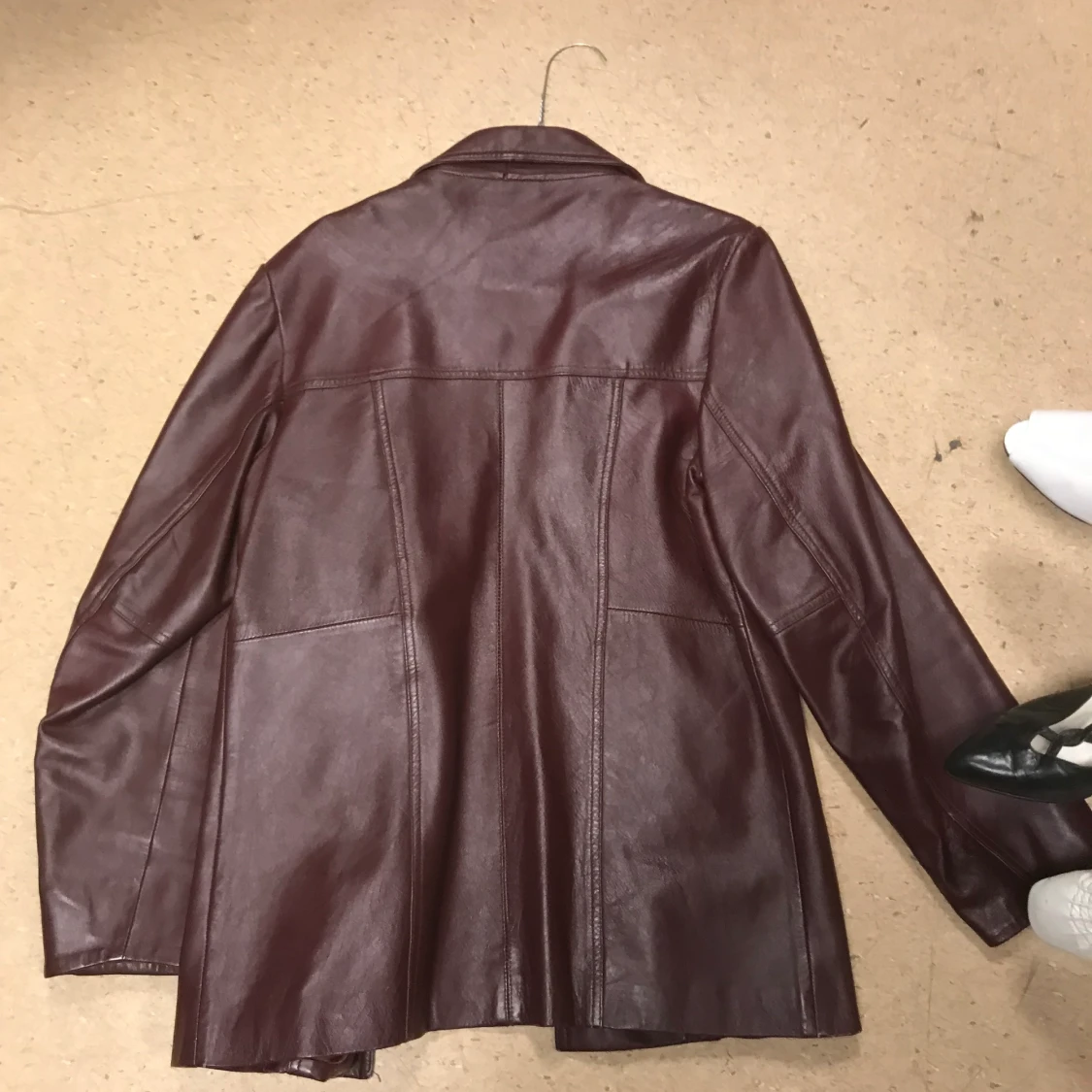 Vinröd läderjacka  - 90