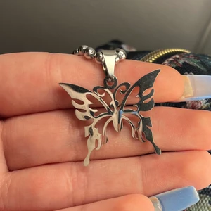 Halsband  - Super gulligt halsband med en fjäril på!  ❤️🦋