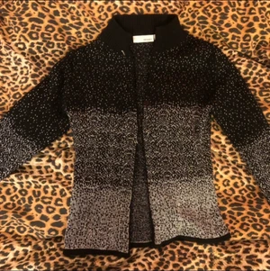 Glittrig topp, silver svart - Så snygg topp där silver och svart fadear in i varandra!!!