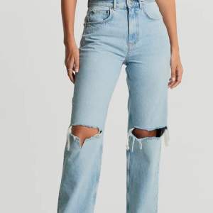 Säljer dess jeans ifrån Gina tricot!!  köpta för 600