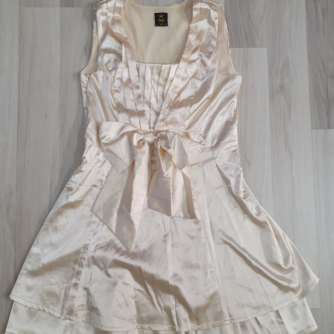 Klänning champangefärgad stl 36