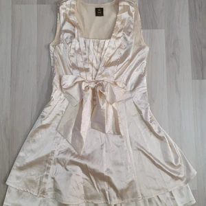 Klänning champangefärgad stl 36 - Klänning champangefärgad stl 36