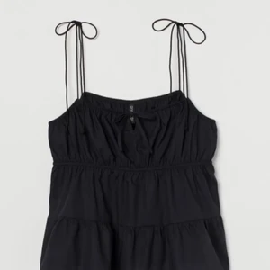 Volang topp - Nu säljer jag min så så fina volang topp som tyvärr inte kommer till användning, har använt endast ett fåtal gånger<3 Kom privat för fler frågor!!!