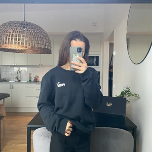 Puma tjocktröja - Svart tjocktröja från Puma 