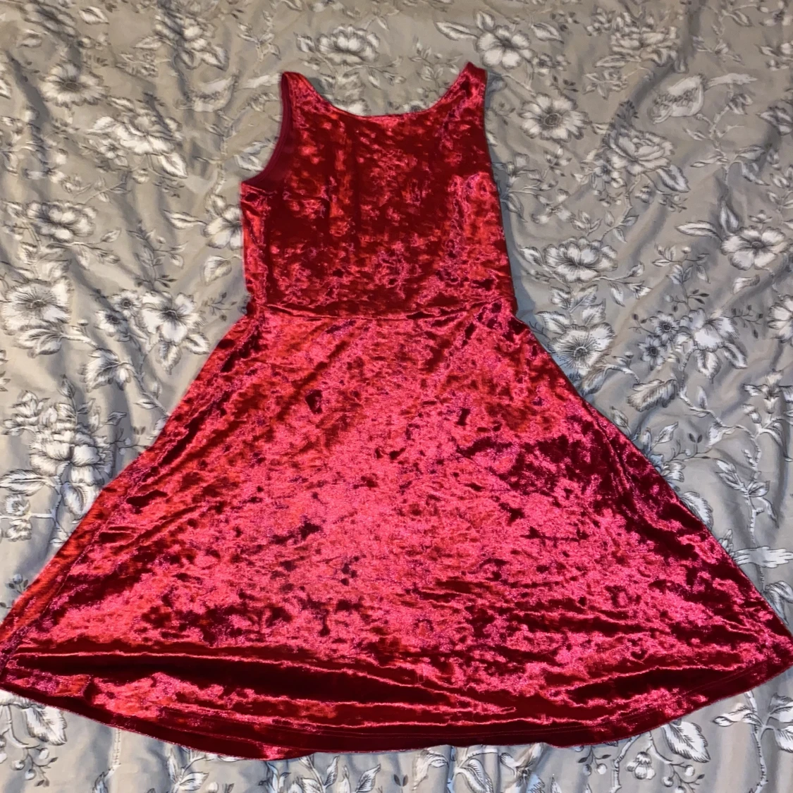 Röd sammetsklänning 