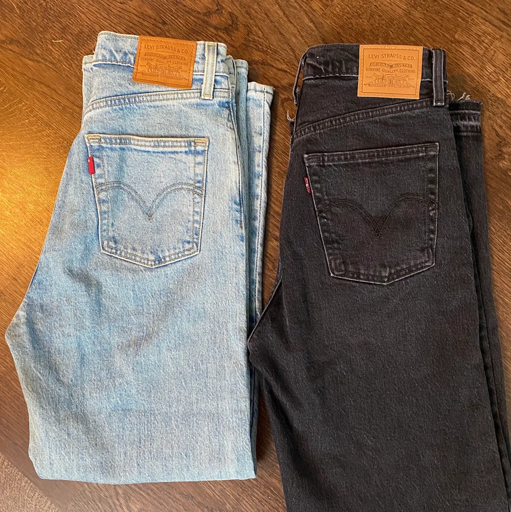 Blåa jeans W26/L29 & Svarta jeans W27/L29. 400kr styck! . Jeans & Byxor.