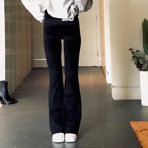 yoga pants - OBS. inte min bild! kontakta för egna bilder, yoga pants - gina tricot, fint skick. org pris 399 :- tveka inte att höra av er!💕