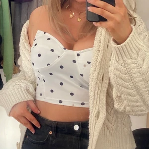 Topp - Världens sötaste prickiga topp 💘🥺 storlek M och den är true to size!! Köpte står för frakt ❣️