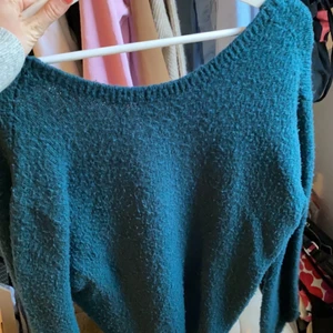 Linn Ahlborg X nakd - Säljer denna tröja med öppen rygg, från Linn Ahlborgs kollektion med Nakd. Så snygg och skön nu till höst och vinter! 