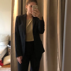 Kavaj från Riley  - Hittar inte storleken på denna men skulle säga den är en XS till S. I väldigt fint skick