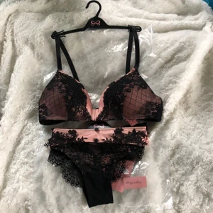 Nytt hunkemoller sett - Nypris är över 700kr! Nu säljer jag för 500kr inkl frakt med frimärken! Underdelen är S och helt ny med tagg och BHn är C! 