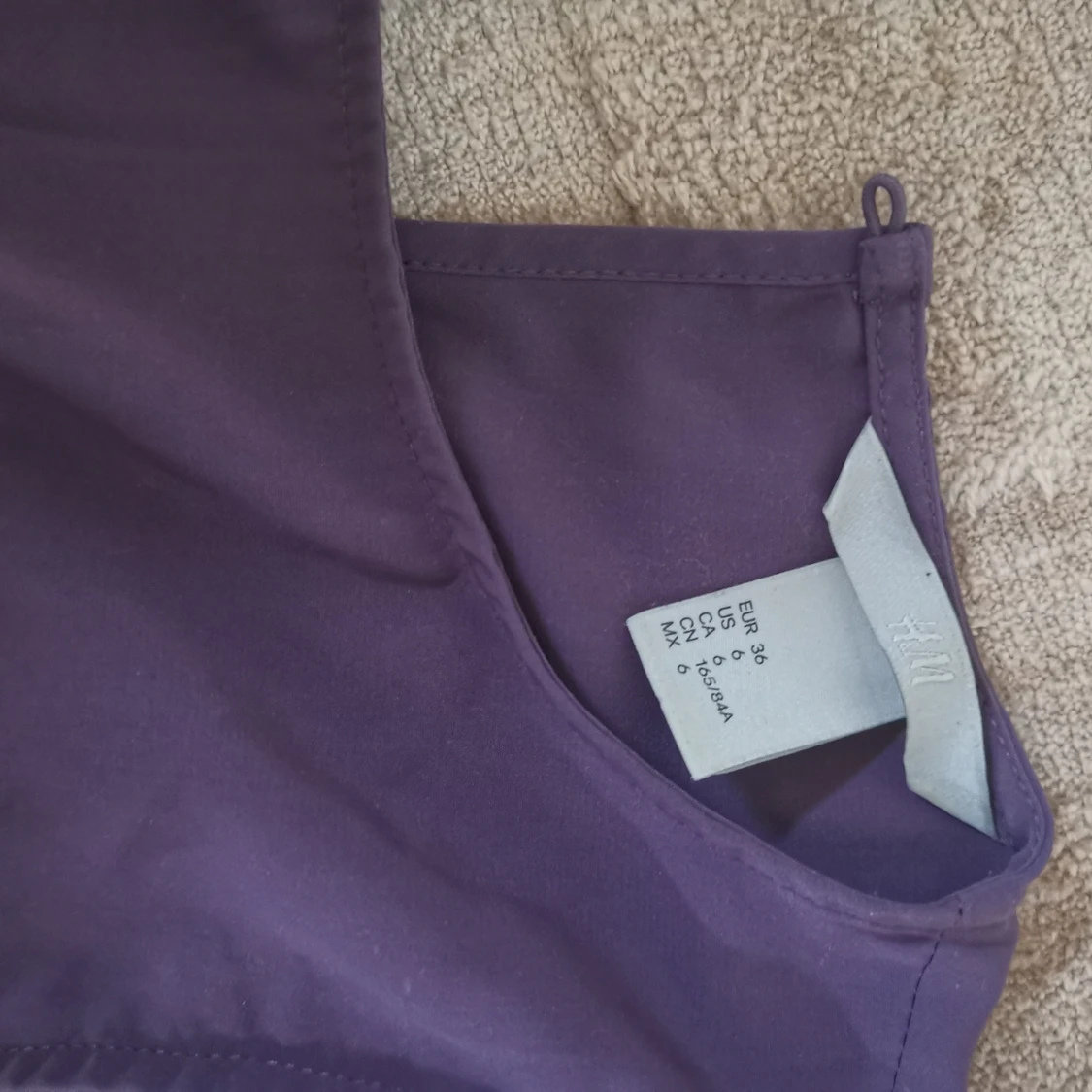 Fin lila blus med volanger från h&m st36 - 91