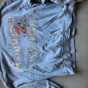 Sweatshirt från Pulp and bear  - Lilla med mönster 