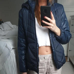 Dunjacka - Mjuk "pälsimitationliknande" i luvan och fickorna!