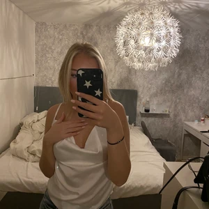 Satin topp - Jättefin satin topp köpt från Nelly<333 aldrig använd 