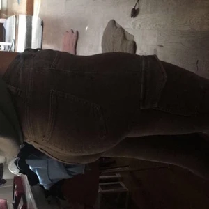 Cargobyxor, New Yorker, Storlek M - Storlek M, i bra skick, inte använt så mycket kanske 6 månader gamla, rätt så tajta men det är stretch