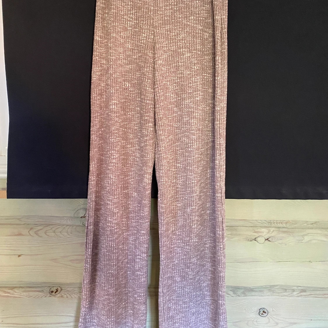 Snygga bjuda byxor strl S