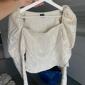 Topp Gina Tricot  - Storlek 34. Premium collection 2020 