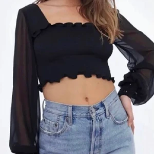 Blus från Chiquelle - Har denna topp i vitt från Chiquelle Nyskick, endast testad Storlek XS  Frakt tillkommer på 66kr ❤️