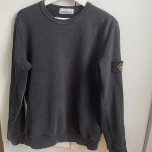 Stone island tröja - Inköpt på nk för två år sedan, använd men i fint skick