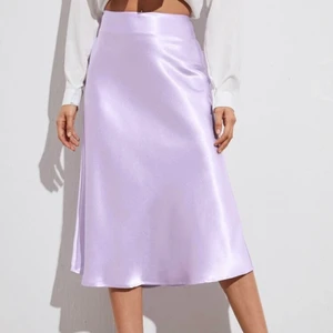 Kjol - Säljer denna söta kjol då den endast kommit till användning 1 gång.