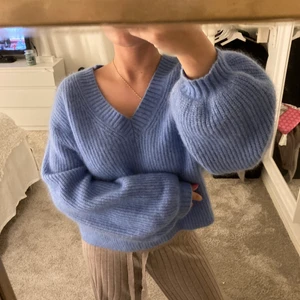 Stickad tröja - Supersöt stickad tröja från H&M som inte kommit till användning, storleken är xs men passar även upp till en liten M 💕 frakten är 66kr 