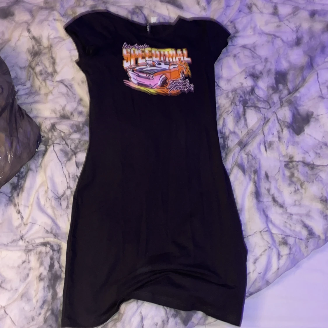 Grå klänning med tryck 