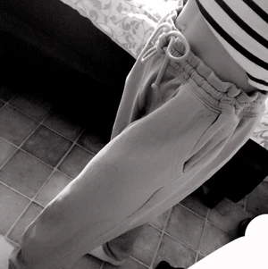 Fina mjukisar  - Använt till 3 gånger jätte fint skick änvänt de när jag kommit hem efter en lång dag kan man sätta på sig dem jätte sköna att ha 