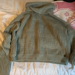 Stickad tröja  - Storlek s, super skön till hösten!