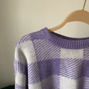 Stickad tröja - Stickad tröja köpt second hand! Aldrig använt själv, och fint skick. Köpare står för frakt❣️