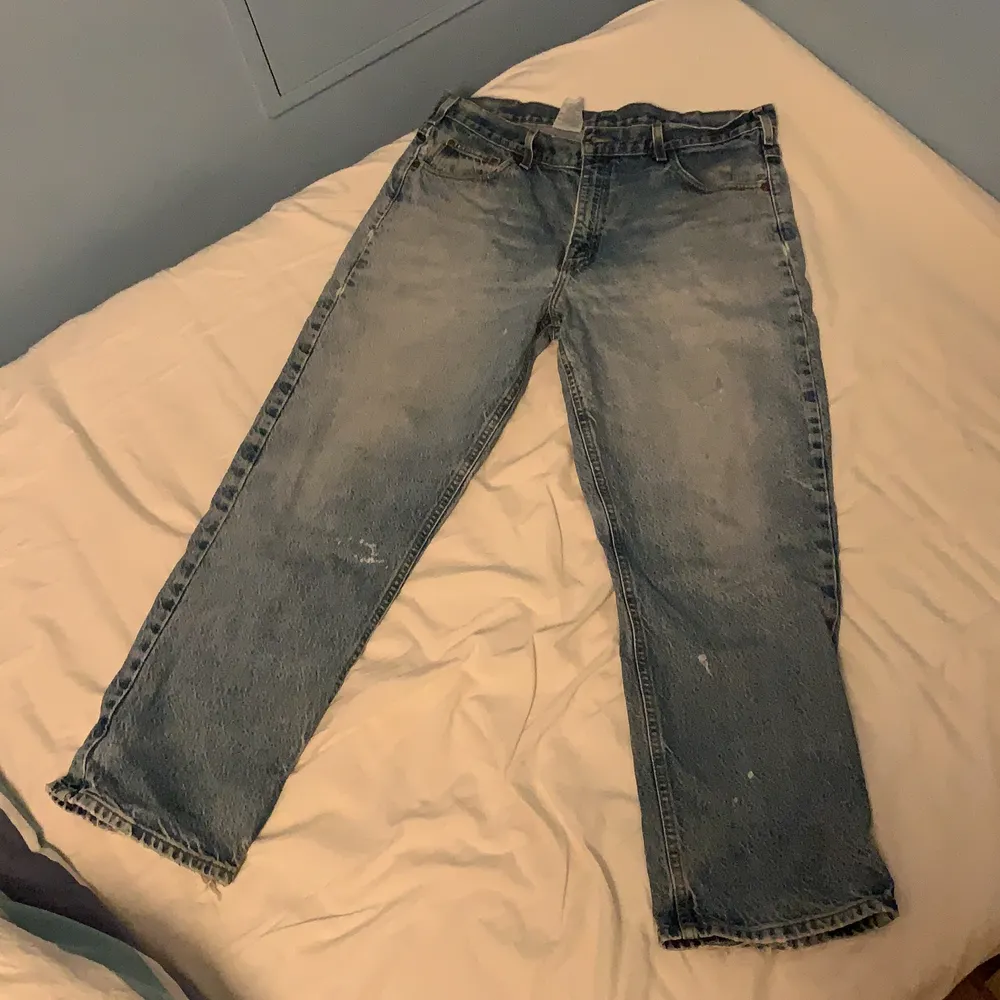 Snygga och sköna carhartt jeans i storlek 38/30 men sitter mer som 34/30. Jeans & Byxor.