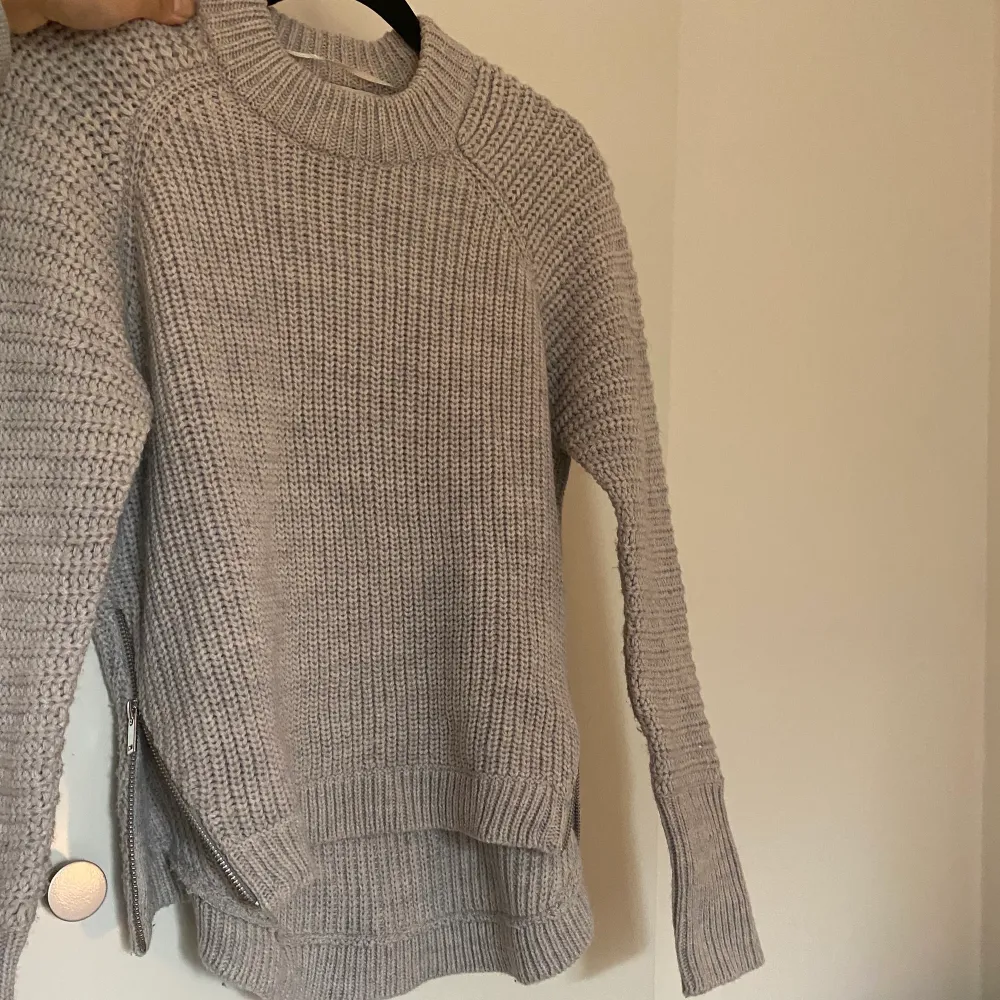 Stickad tröja från Gina tricot i ” wool blend” strl XS. . Stickat.