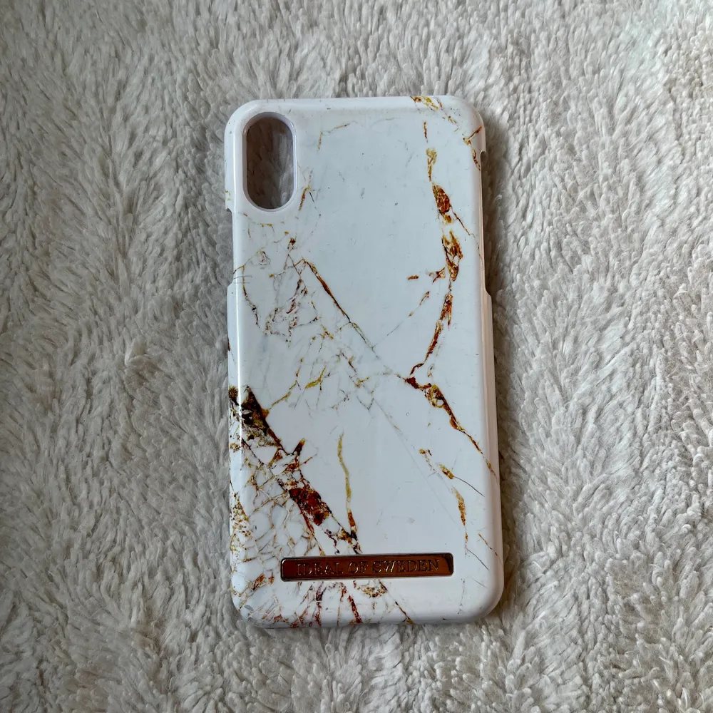 Säljer nu iväg mitt ideal of sweden skal, passar till iPhone xs. Original pris: 250kr . Övrigt.