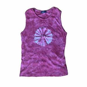 cool topp - cool topp med tie dye mönster🤍 unik och i skick som är så gott som nytt. passar xs-m💓