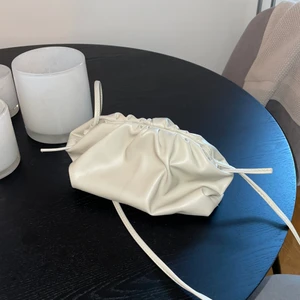 Väska - Säljer min Bottega inspirerad väska från glitter. Nypris 299 kr, säljer den för 150 kr! 